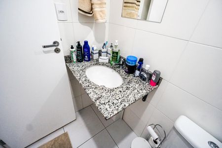 Apartamento à venda com 77m², 3 quartos e 1 vaga Apartamento à venda com 77m², 3 quartos e 1 vagaBanheiro social