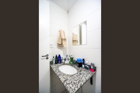 Apartamento à venda com 77m², 3 quartos e 1 vaga Apartamento à venda com 77m², 3 quartos e 1 vagaBanheiro social