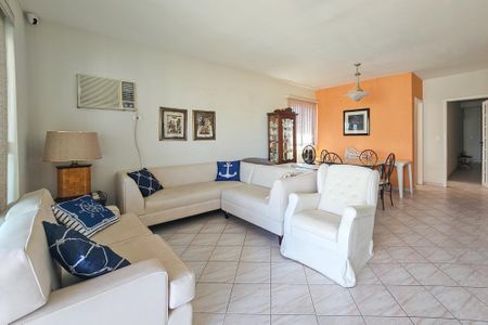 Sala de apartamento para alugar com 4 quartos, 154m² em Vila Alzira, Guarujá