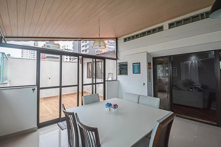 Apartamento à venda com 200m², 3 quartos e 3 vagas Apartamento à venda com 200m², 3 quartos e 3 vagasÁrea comum - Churrasqueira