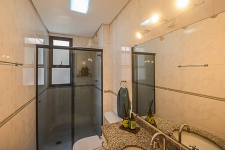 Apartamento à venda com 200m², 3 quartos e 3 vagas Apartamento à venda com 200m², 3 quartos e 3 vagasBanheiro 1