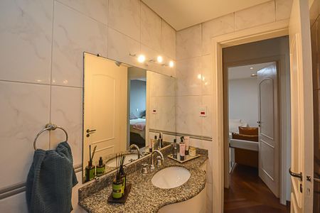 Apartamento à venda com 200m², 3 quartos e 3 vagas Apartamento à venda com 200m², 3 quartos e 3 vagasBanheiro 1