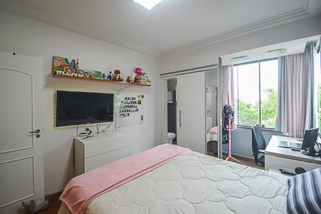 Apartamento à venda com 200m², 3 quartos e 3 vagas Apartamento à venda com 200m², 3 quartos e 3 vagasSuíte