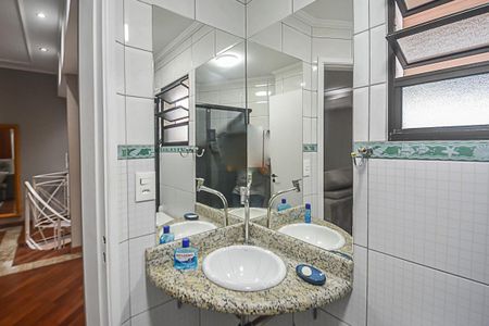 Apartamento à venda com 200m², 3 quartos e 3 vagas Apartamento à venda com 200m², 3 quartos e 3 vagasBanheiro 2