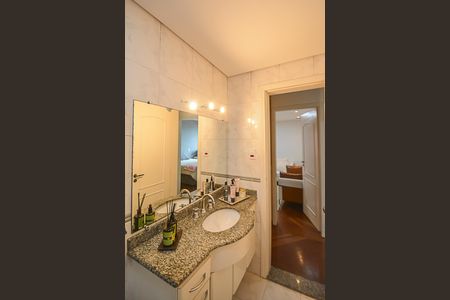 Apartamento à venda com 200m², 3 quartos e 3 vagas Apartamento à venda com 200m², 3 quartos e 3 vagasBanheiro 1