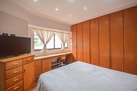 Apartamento à venda com 200m², 3 quartos e 3 vagas Apartamento à venda com 200m², 3 quartos e 3 vagasQuarto 2