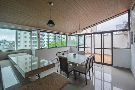 Apartamento à venda com 200m², 3 quartos e 3 vagas Apartamento à venda com 200m², 3 quartos e 3 vagasÁrea comum - Churrasqueira