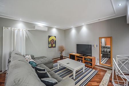 Apartamento à venda com 200m², 3 quartos e 3 vagas Apartamento à venda com 200m², 3 quartos e 3 vagasSala 2