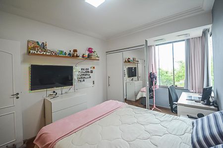 Apartamento à venda com 200m², 3 quartos e 3 vagas Apartamento à venda com 200m², 3 quartos e 3 vagasSuíte