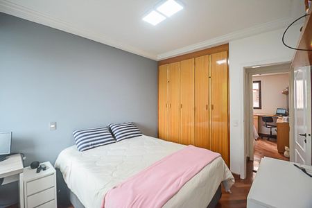 Apartamento à venda com 200m², 3 quartos e 3 vagas Apartamento à venda com 200m², 3 quartos e 3 vagasSuíte