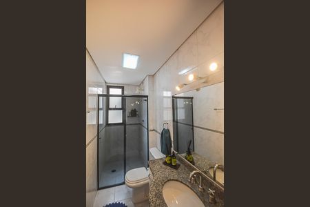 Apartamento à venda com 200m², 3 quartos e 3 vagas Apartamento à venda com 200m², 3 quartos e 3 vagasBanheiro 1