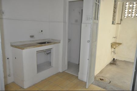 Apartamento para alugar com 100m², 2 quartos e sem vagaCozinha 