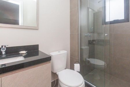Banheiro de kitnet/studio para alugar com 1 quarto, 34m² em Rio Branco, Porto Alegre