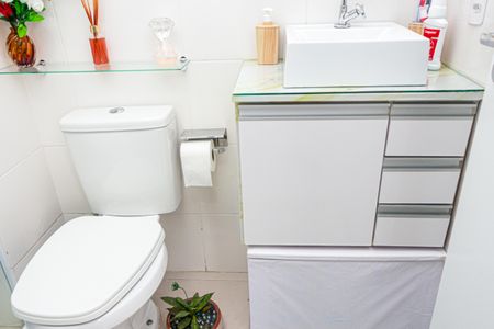 Apartamento à venda com 38m², 2 quartos e sem vaga Apartamento à venda com 38m², 2 quartos e sem vagaBanheiro Social