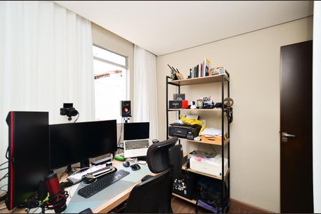 Apartamento à venda com 170m², 3 quartos e 2 vagasQuarto 2