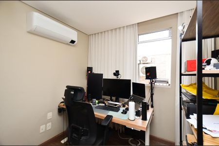 Apartamento à venda com 170m², 3 quartos e 2 vagasQuarto 2