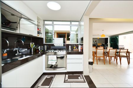 Apartamento à venda com 170m², 3 quartos e 2 vagasCozinha