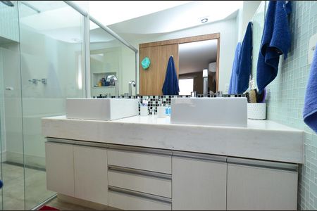 Apartamento à venda com 170m², 3 quartos e 2 vagasBanheiro da Suíte