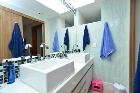 Apartamento à venda com 170m², 3 quartos e 2 vagasBanheiro da Suíte