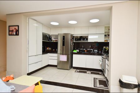 Apartamento à venda com 170m², 3 quartos e 2 vagasCozinha