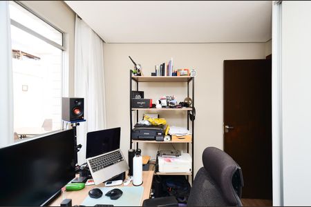 Apartamento à venda com 170m², 3 quartos e 2 vagasQuarto 2