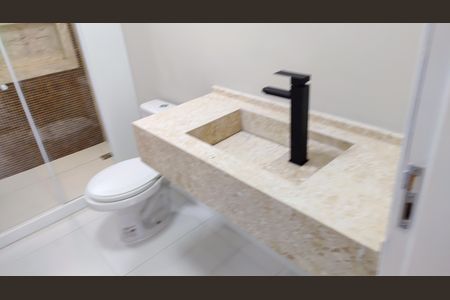 Casa de condomínio à venda com 209m², 4 quartos e 3 vagasBanheiro da Suíte 1