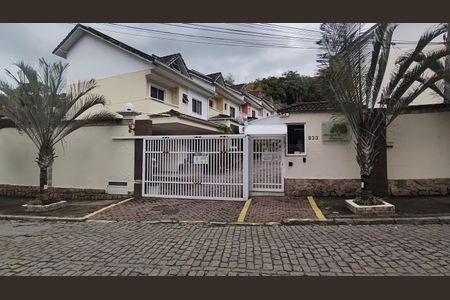 Casa de condomínio à venda com 209m², 4 quartos e 3 vagasFachada