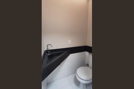 Casa de condomínio à venda com 209m², 4 quartos e 3 vagasBanheiro de Serviço