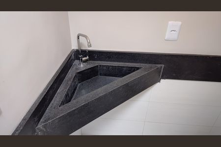 Casa de condomínio à venda com 209m², 4 quartos e 3 vagasBanheiro de Serviço