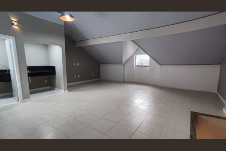 Casa de condomínio à venda com 209m², 4 quartos e 3 vagasSótão