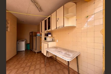 Casa à venda com 253m², 4 quartos e 5 vagas Casa à venda com 253m², 4 quartos e 5 vagasÁrea de Serviço