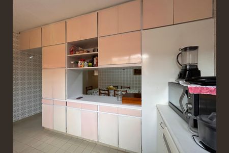 Casa à venda com 253m², 4 quartos e 5 vagas Casa à venda com 253m², 4 quartos e 5 vagasCozinha