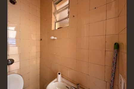 Casa à venda com 253m², 4 quartos e 5 vagas Casa à venda com 253m², 4 quartos e 5 vagasBanheiro de serviço