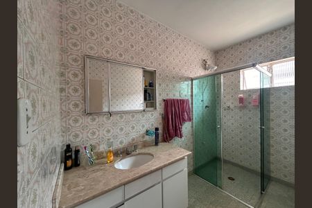 Casa à venda com 253m², 4 quartos e 5 vagas Casa à venda com 253m², 4 quartos e 5 vagasBanheiro da Suíte