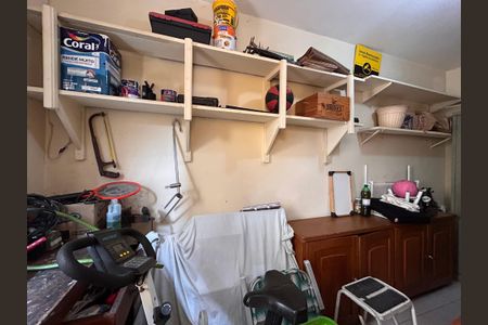 Casa à venda com 253m², 4 quartos e 5 vagas Casa à venda com 253m², 4 quartos e 5 vagasQuarto de Serviço