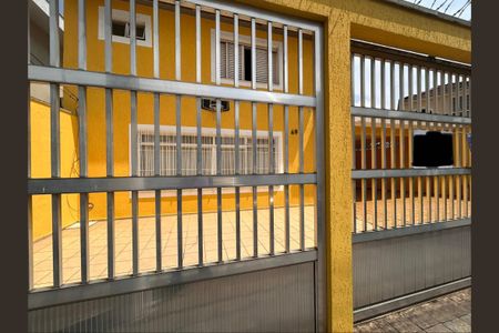 Casa à venda com 253m², 4 quartos e 5 vagas Casa à venda com 253m², 4 quartos e 5 vagasFachada