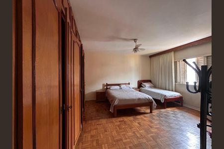 Casa à venda com 253m², 4 quartos e 5 vagas Casa à venda com 253m², 4 quartos e 5 vagasSuíte