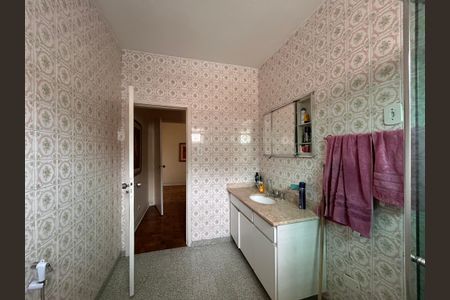 Casa à venda com 253m², 4 quartos e 5 vagas Casa à venda com 253m², 4 quartos e 5 vagasBanheiro da Suíte