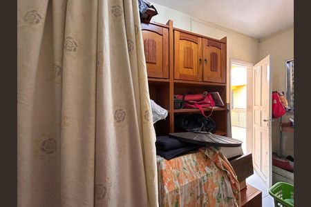 Casa à venda com 253m², 4 quartos e 5 vagas Casa à venda com 253m², 4 quartos e 5 vagasQuarto de Serviço