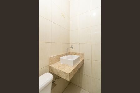 Casa à venda com 180m², 3 quartos e 4 vagasBanheiro da Suíte 2