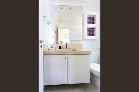 Apartamento à venda com 107m², 2 quartos e 2 vagas Apartamento à venda com 107m², 2 quartos e 2 vagasBanheiro da Suíte