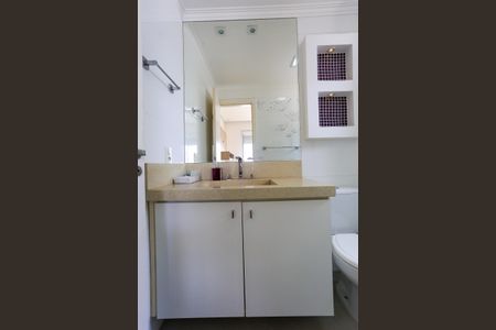 Apartamento à venda com 107m², 2 quartos e 2 vagas Apartamento à venda com 107m², 2 quartos e 2 vagasBanheiro da Suíte