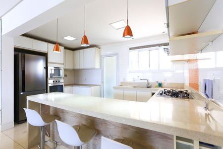 Apartamento à venda com 107m², 2 quartos e 2 vagas Apartamento à venda com 107m², 2 quartos e 2 vagasCozinha