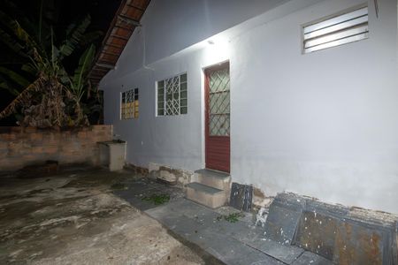 Casa à venda com 241m², 3 quartos e 1 vaga Casa à venda com 241m², 3 quartos e 1 vagaVaranda