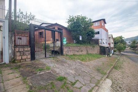 Casa à venda com 160m², 3 quartos e 2 vagas Casa à venda com 160m², 3 quartos e 2 vagasFachada