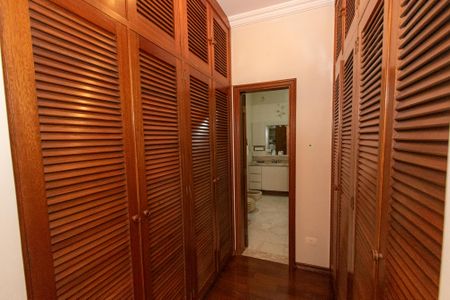 Casa à venda com 252m², 3 quartos e 4 vagasCloset da suíte