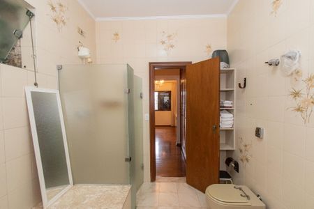 Casa à venda com 252m², 3 quartos e 4 vagasBanheiro da suíte