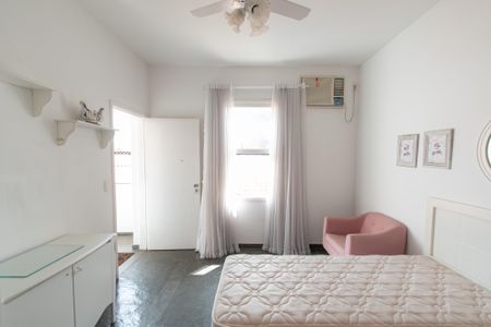 Casa à venda com 252m², 3 quartos e 4 vagasQuarto de serviço 3