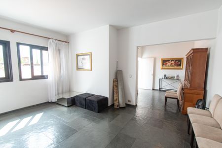 Casa à venda com 252m², 3 quartos e 4 vagasQuarto de serviço 2