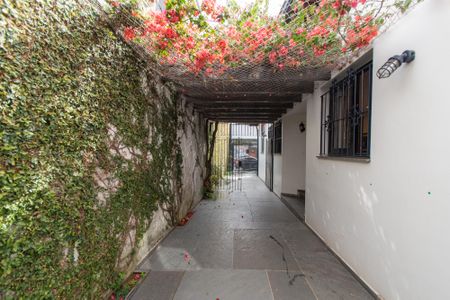 Casa à venda com 252m², 3 quartos e 4 vagasQuintal